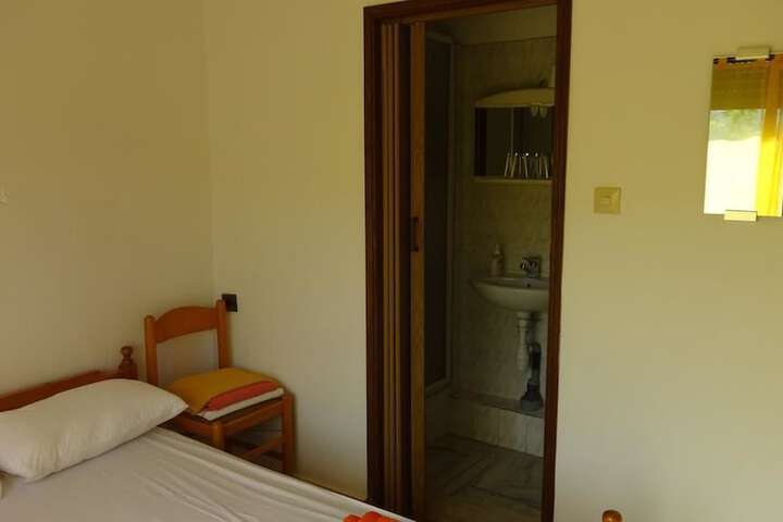 Room 8 of 22
