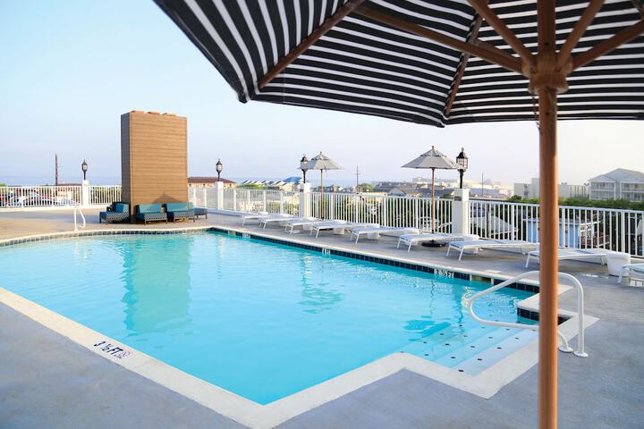 Rooftop pool