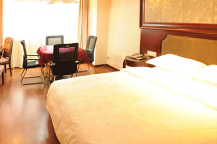 Room 7 of 8