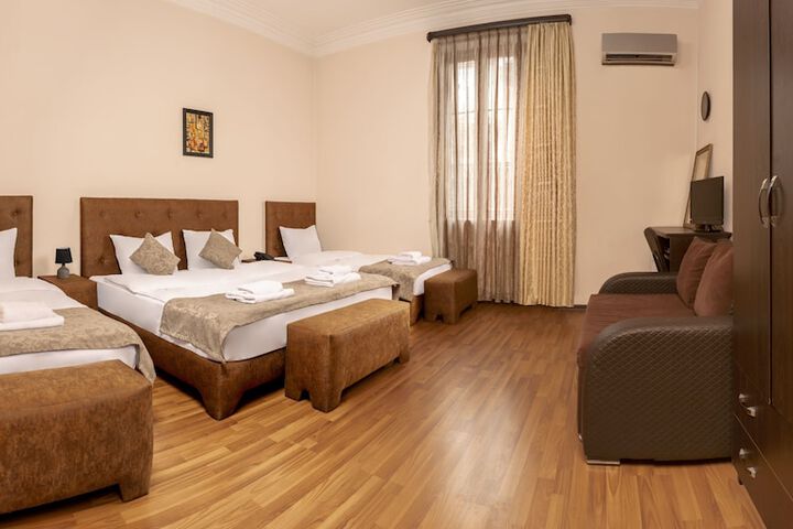 Room 9 of 21