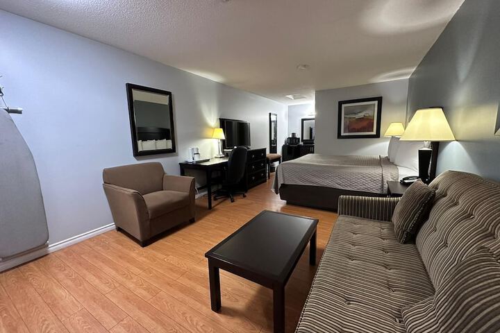 Room 9 of 24
