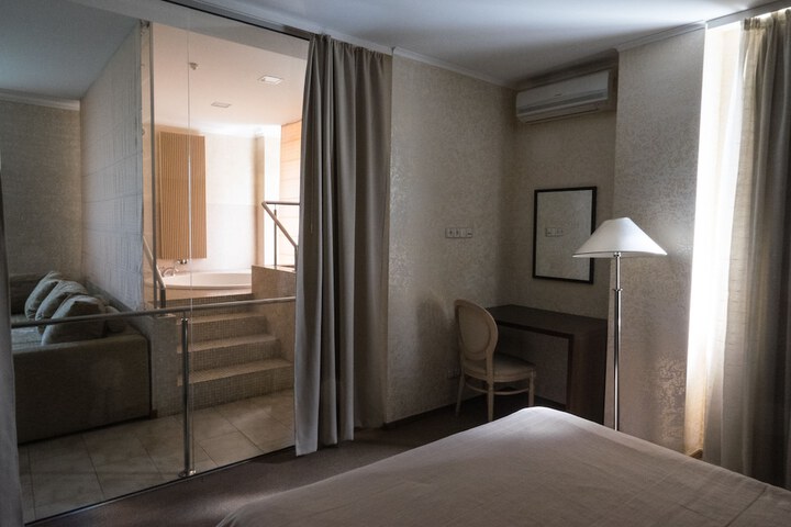 Room 22 of 53