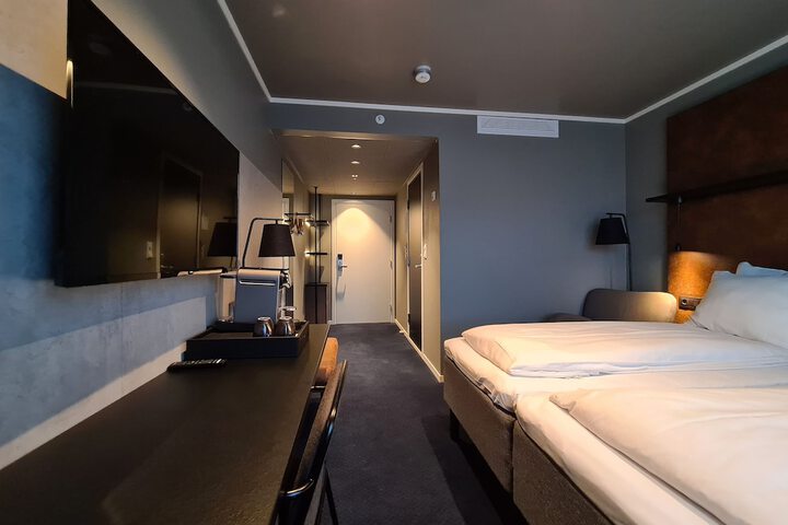 Room 6 of 118