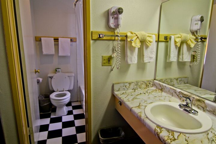 Room 13 of 26