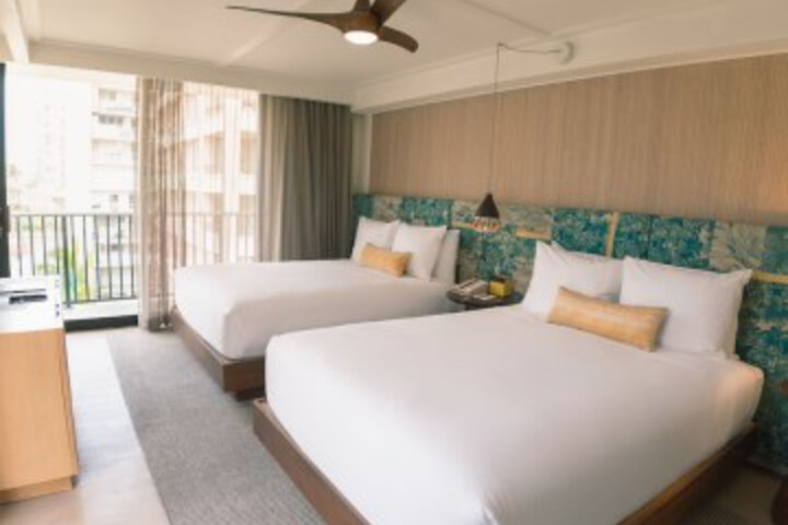 Room 27 of 73