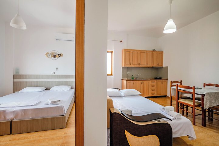 Room 5 of 25