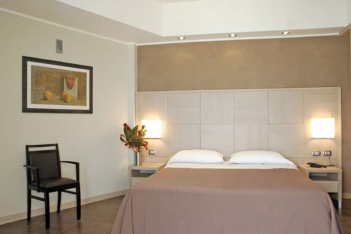 Room 6 of 40