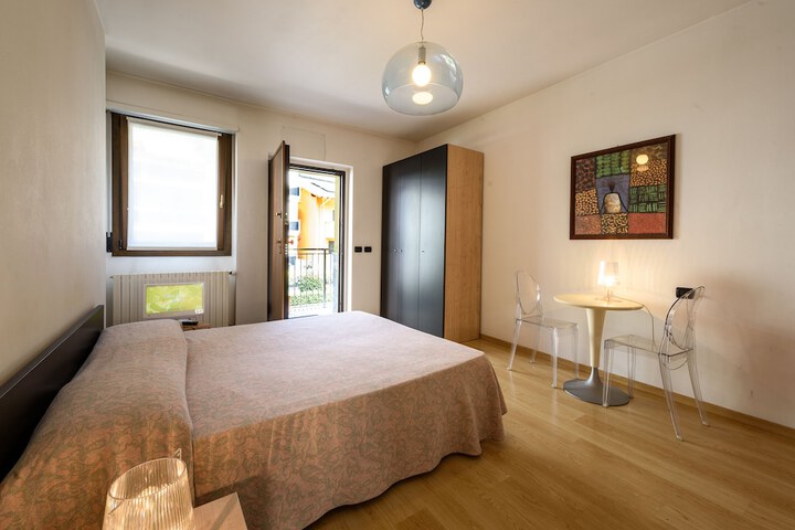 Room 6 of 18