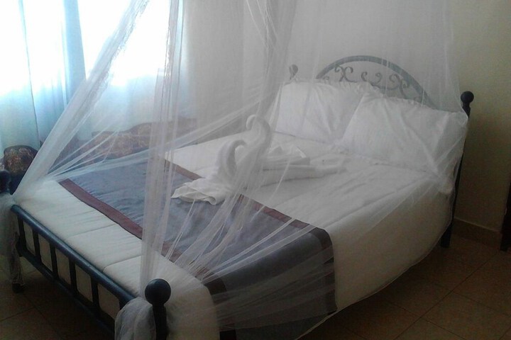 Room 9 of 24