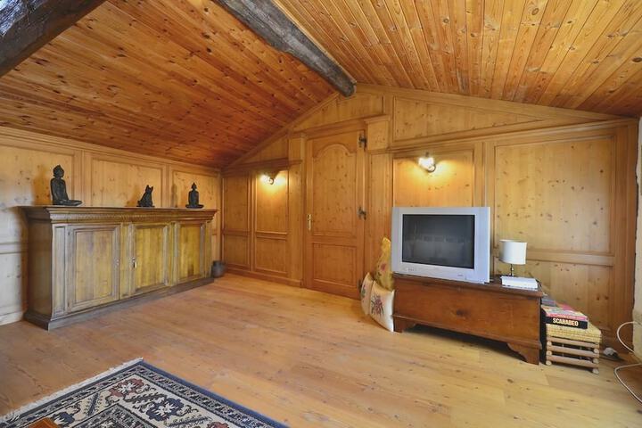 Room 2 of 17