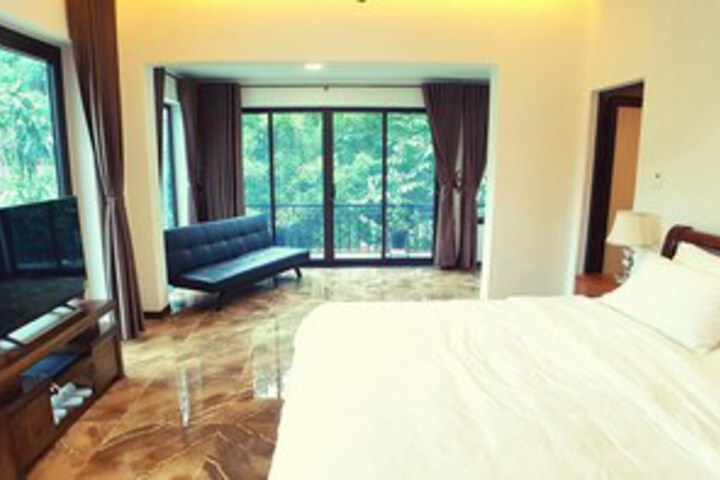 Room 9 of 23