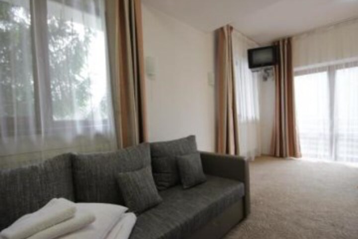 Room 8 of 44