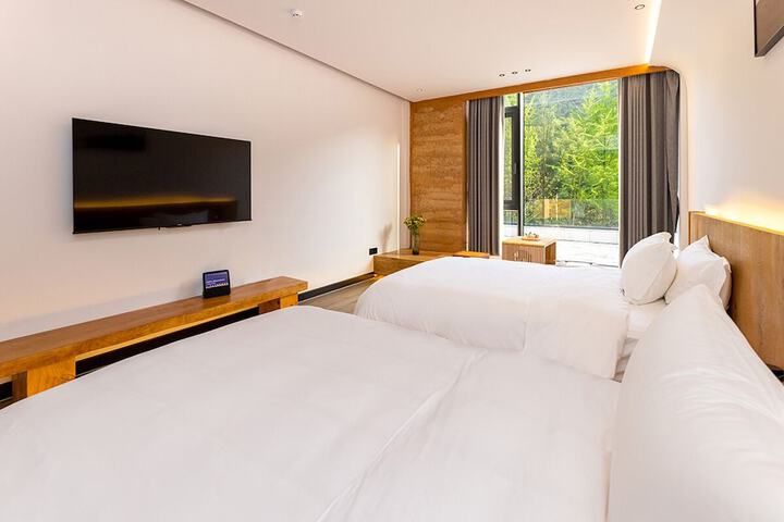 Room 33 of 159