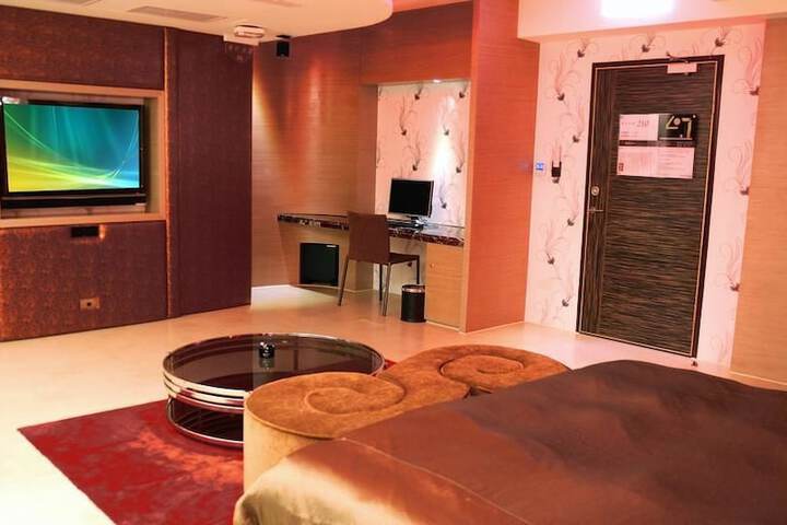 Room 3 of 70