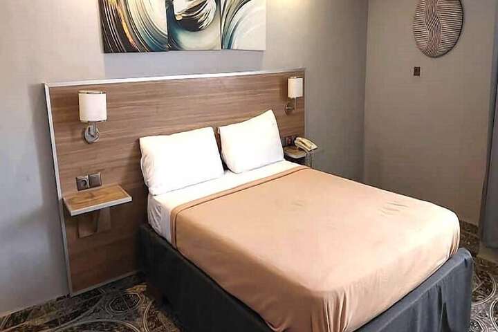 Room 12 of 30