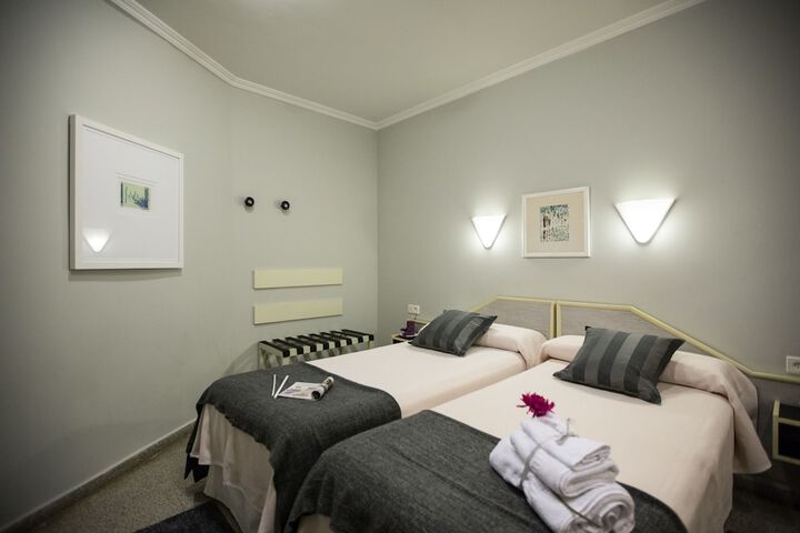 Room 5 of 32