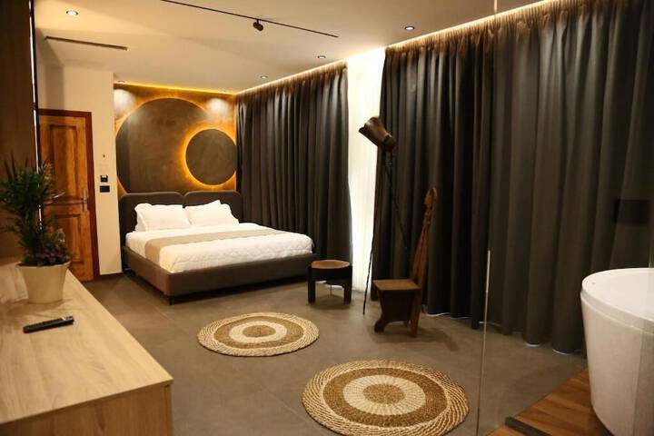 Room 85 of 128