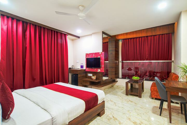 Room 9 of 28
