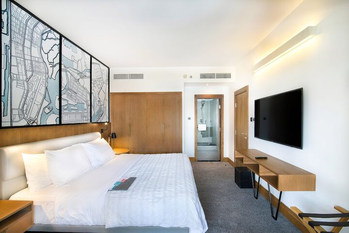 Room 17 of 143