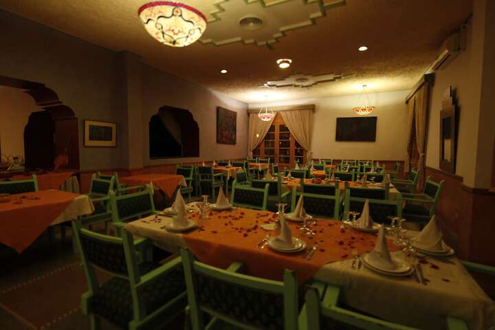 Dining 31 of 38