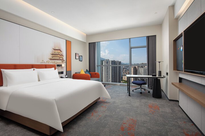 Room 4 of 25