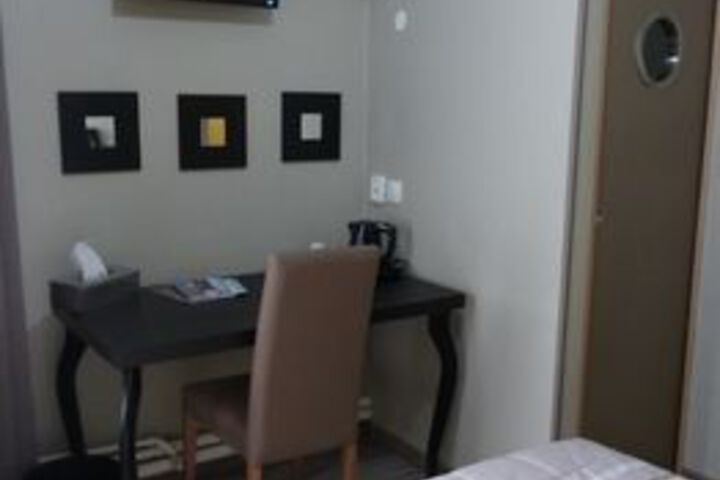 Room 15 of 22