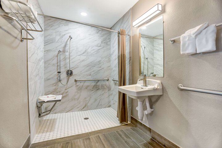 1 Double Bed Roll in Shower (11 of 11)