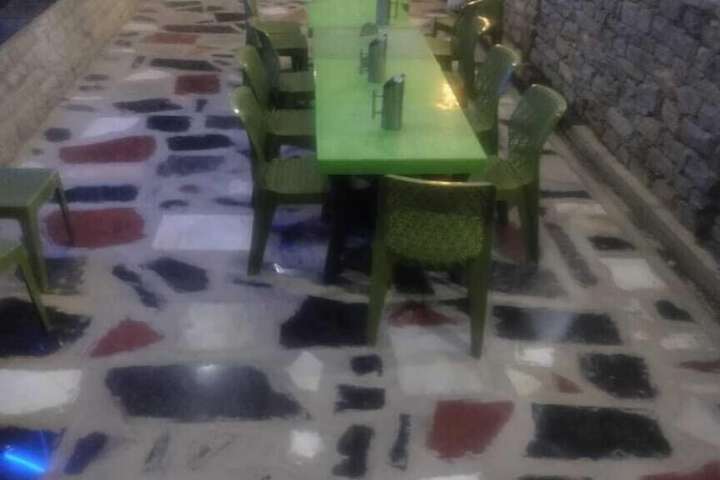 Dining 9 of 12