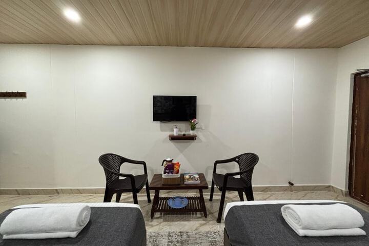 Room 5 of 15