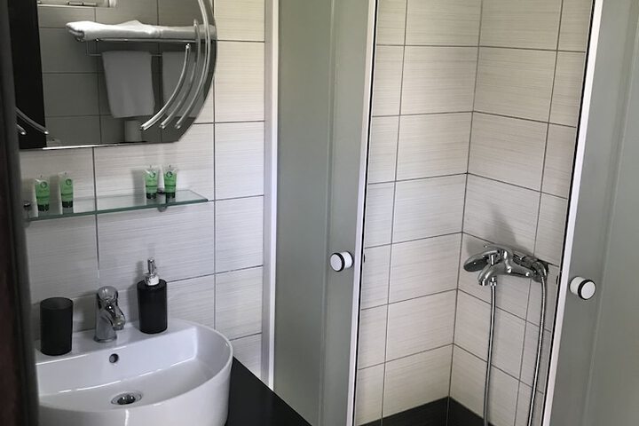Room 32 of 51