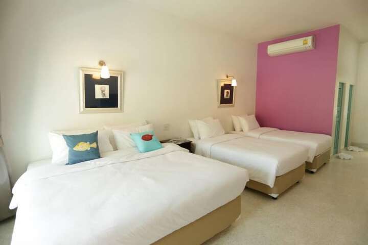 Room 6 of 15