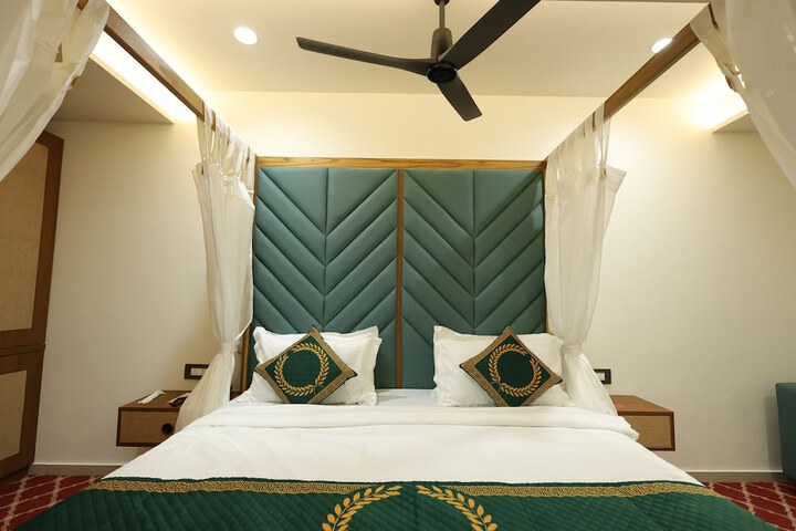 Room 12 of 62