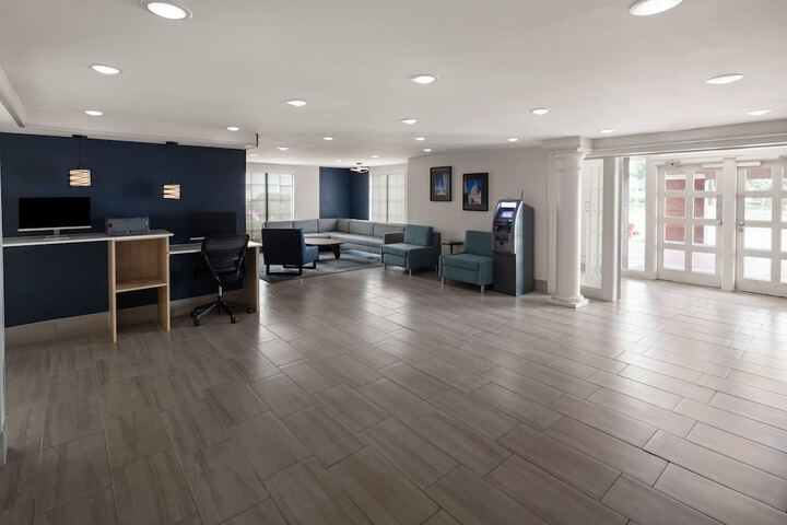 Entrance & Lobby
