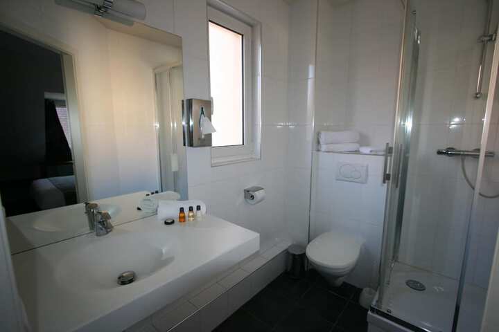 Room 12 of 19