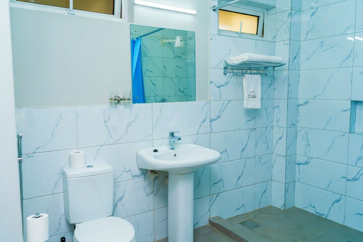 Room 3 of 8