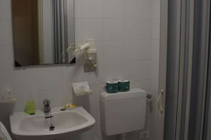 Room 13 of 31