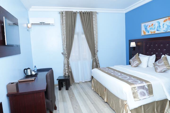 Room 3 of 16