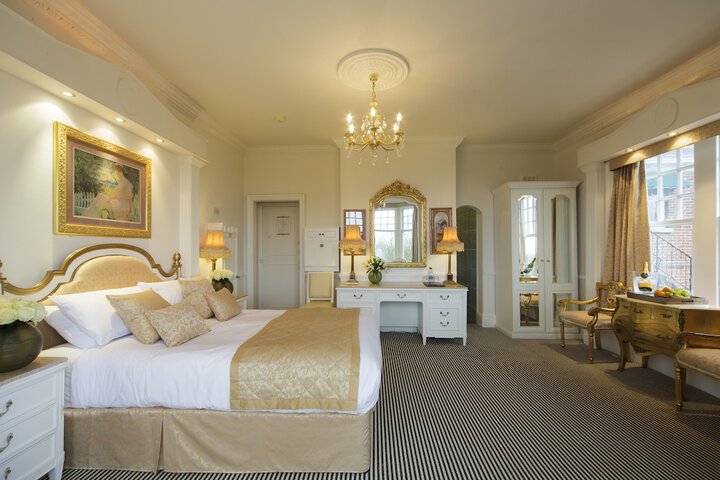 Room 9 of 48