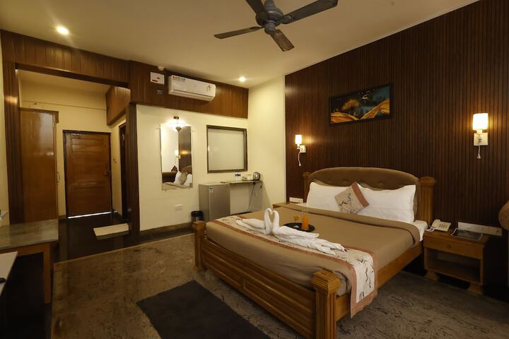 Room 43 of 100