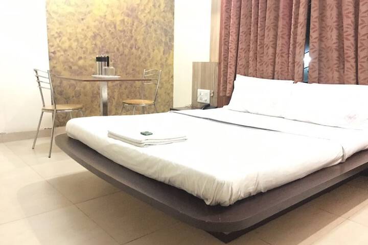Room 7 of 16