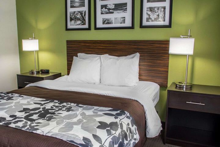 Queen Bed Accessible (9 of 10)