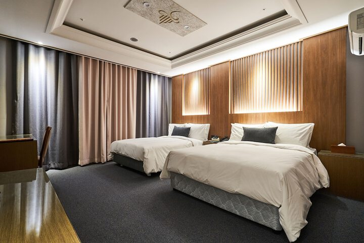 Room 6 of 51