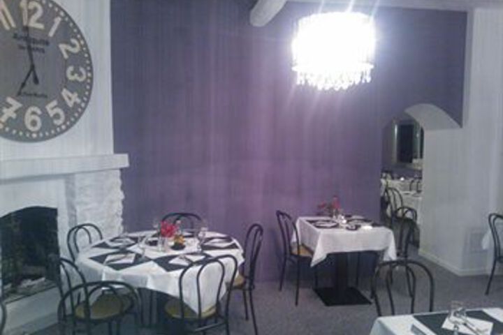 Dining 5 of 15