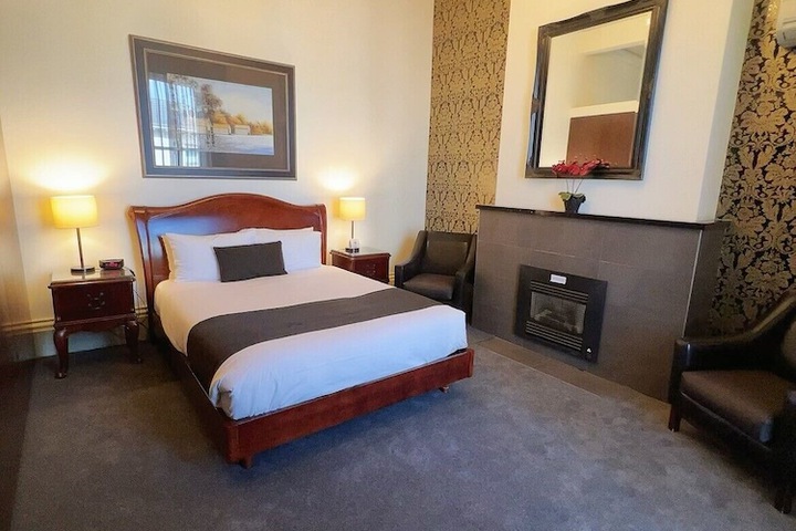 Room 4 of 27