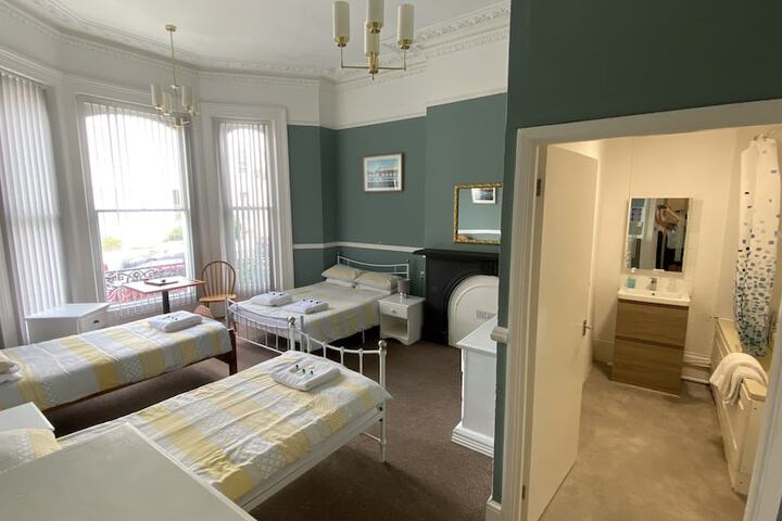 Room 52 of 86