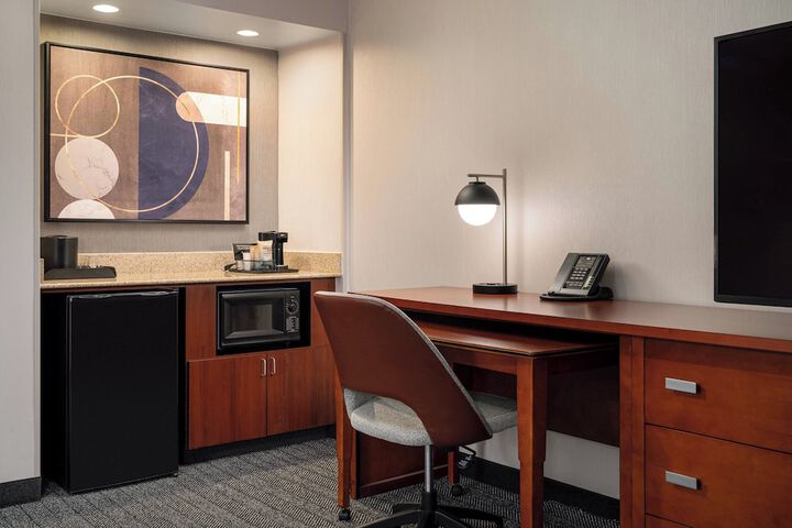 Room 13 of 40