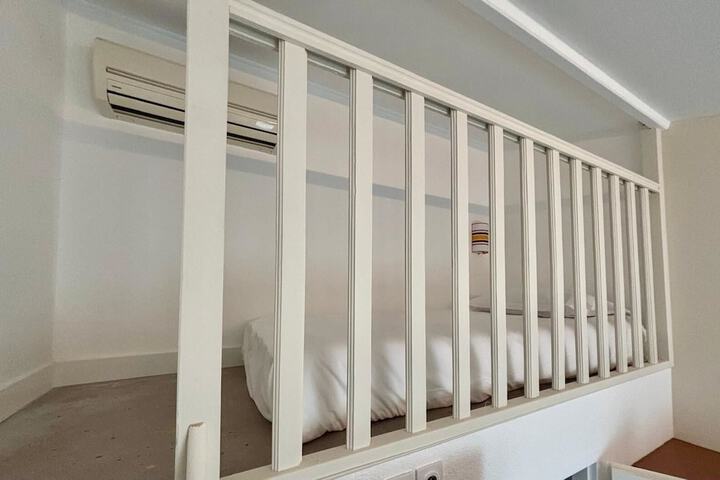 Room 4 of 17