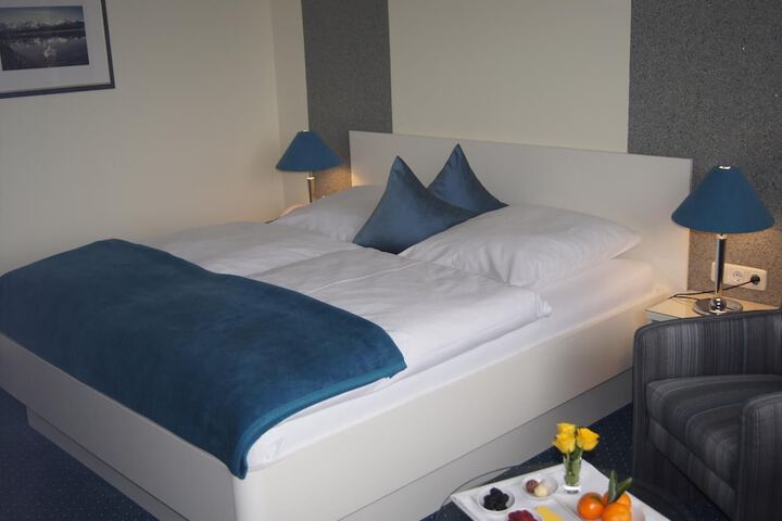Room 6 of 45