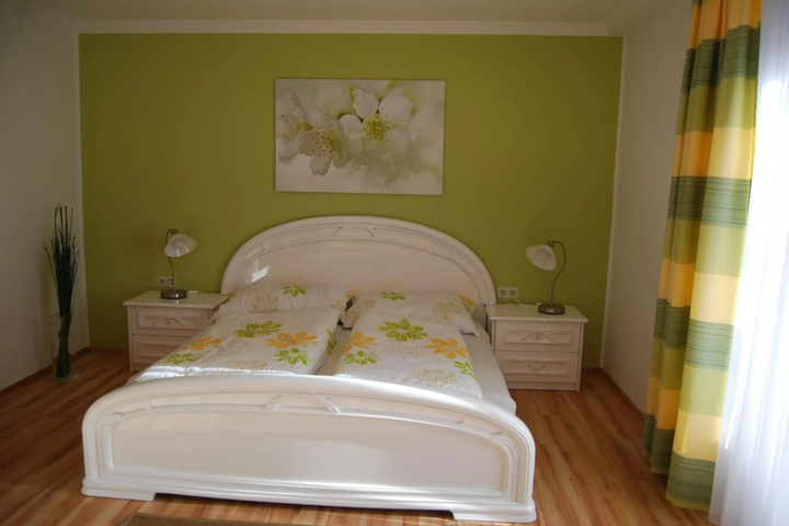 Room 4 of 13