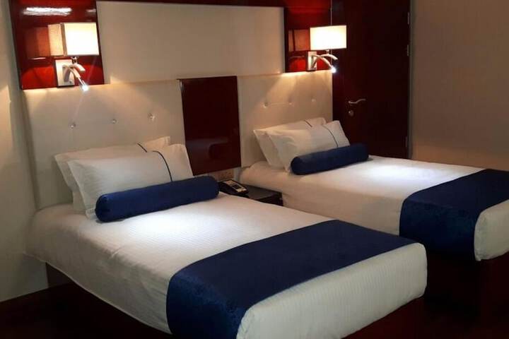 Room 16 of 62